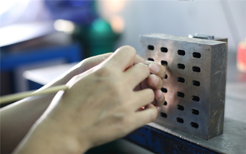 科翔模具_塑料模具注塑加工廠生產abs注塑件怎么才能增加光亮度？